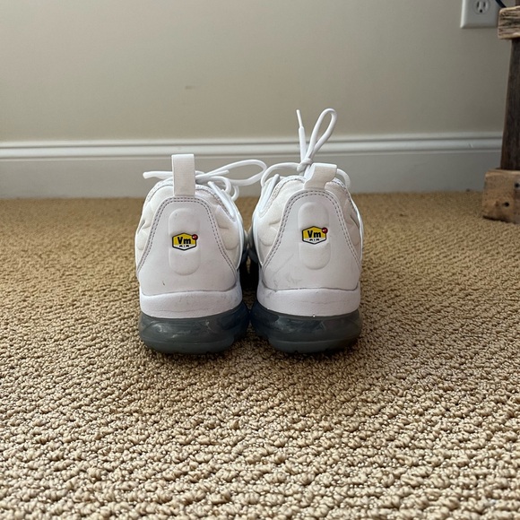 White Nike Air Vapormax Plus - Picture 5 of 11